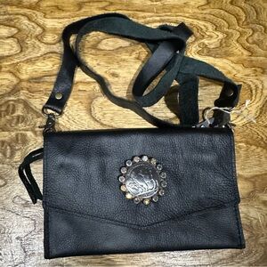 Keep it Gypsy Jordan black pebbled leather crossbody purse